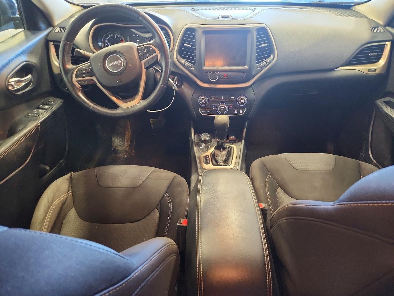 2016 JEEP CHEROKEE LATITUDE photo 8