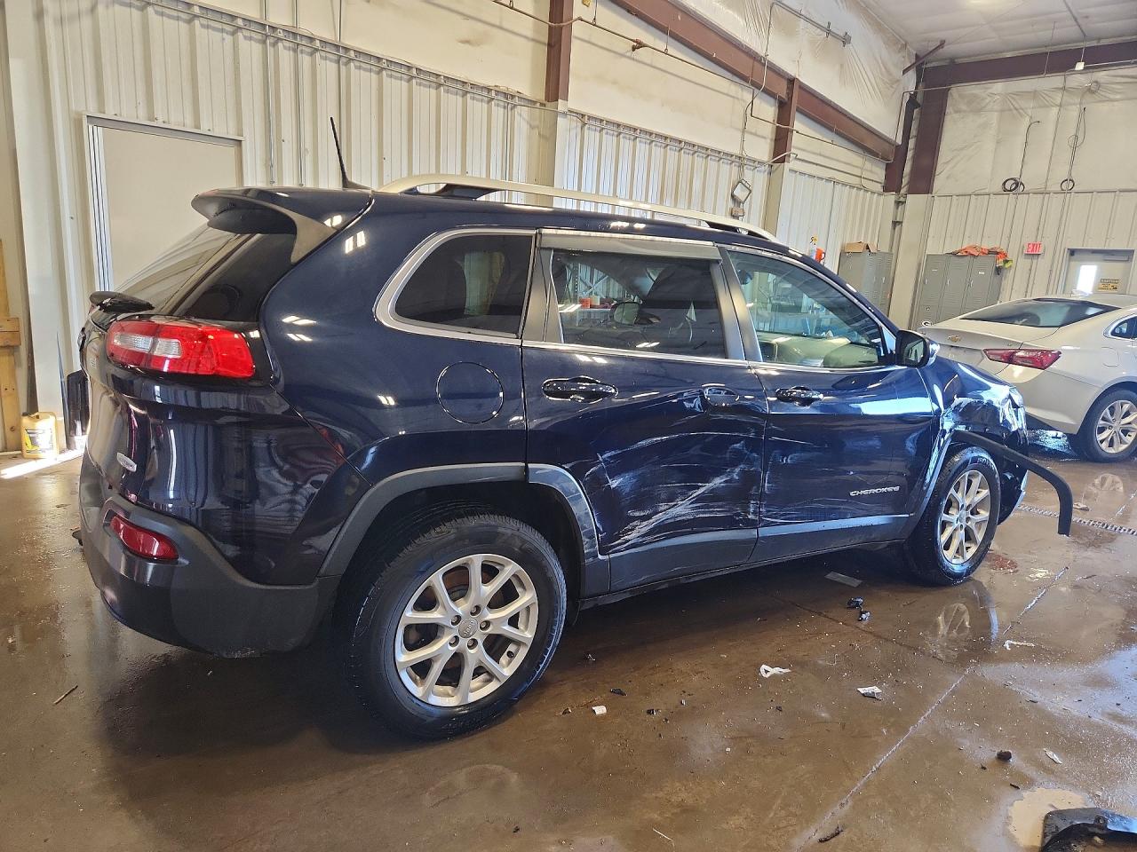 2016 JEEP CHEROKEE LATITUDE photo 3