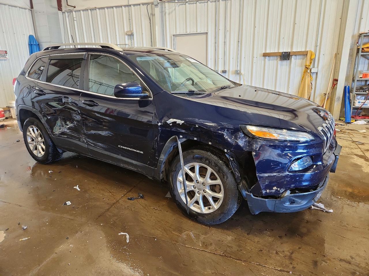 2016 JEEP CHEROKEE LATITUDE photo 4