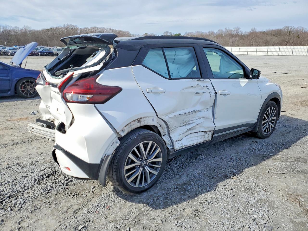 2021 NISSAN KICKS SR photo 3