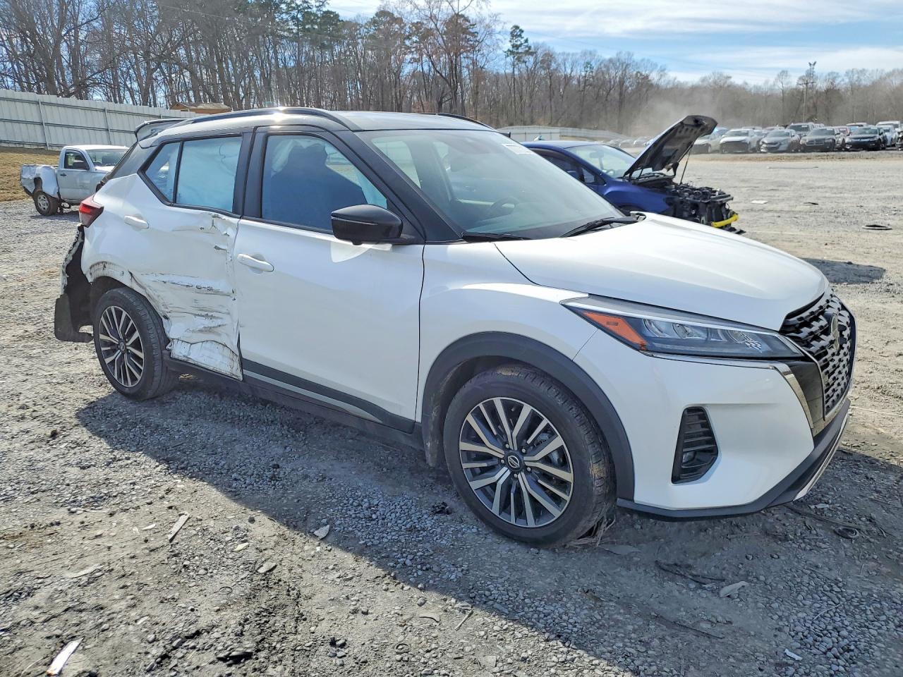 2021 NISSAN KICKS SR photo 4