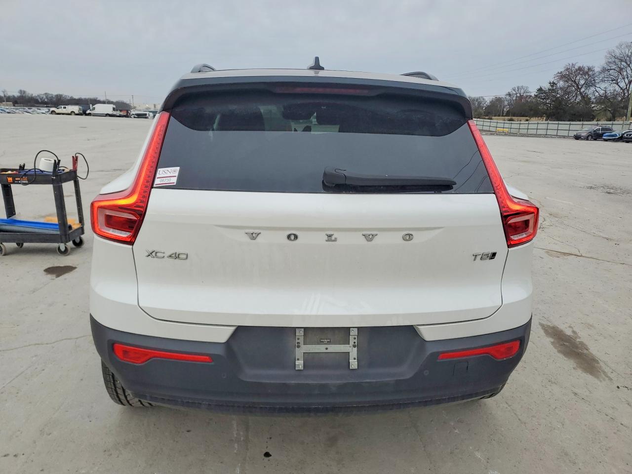 2022 VOLVO XC40 T5 R-DESIGN photo 6