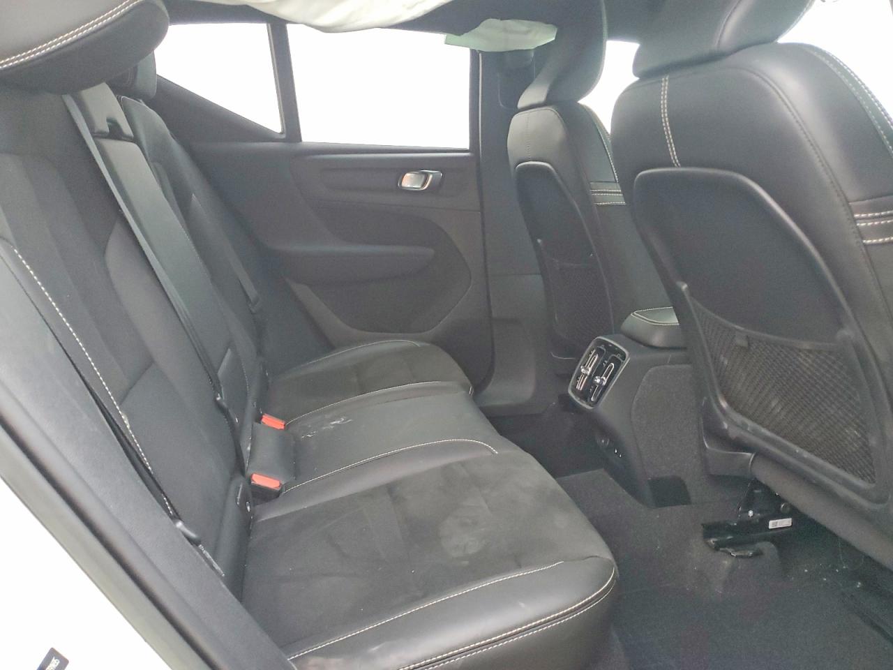 2022 VOLVO XC40 T5 R-DESIGN photo 11