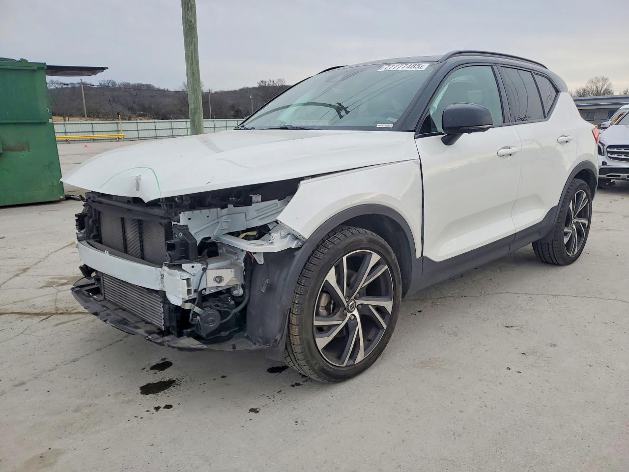 2022 VOLVO XC40
