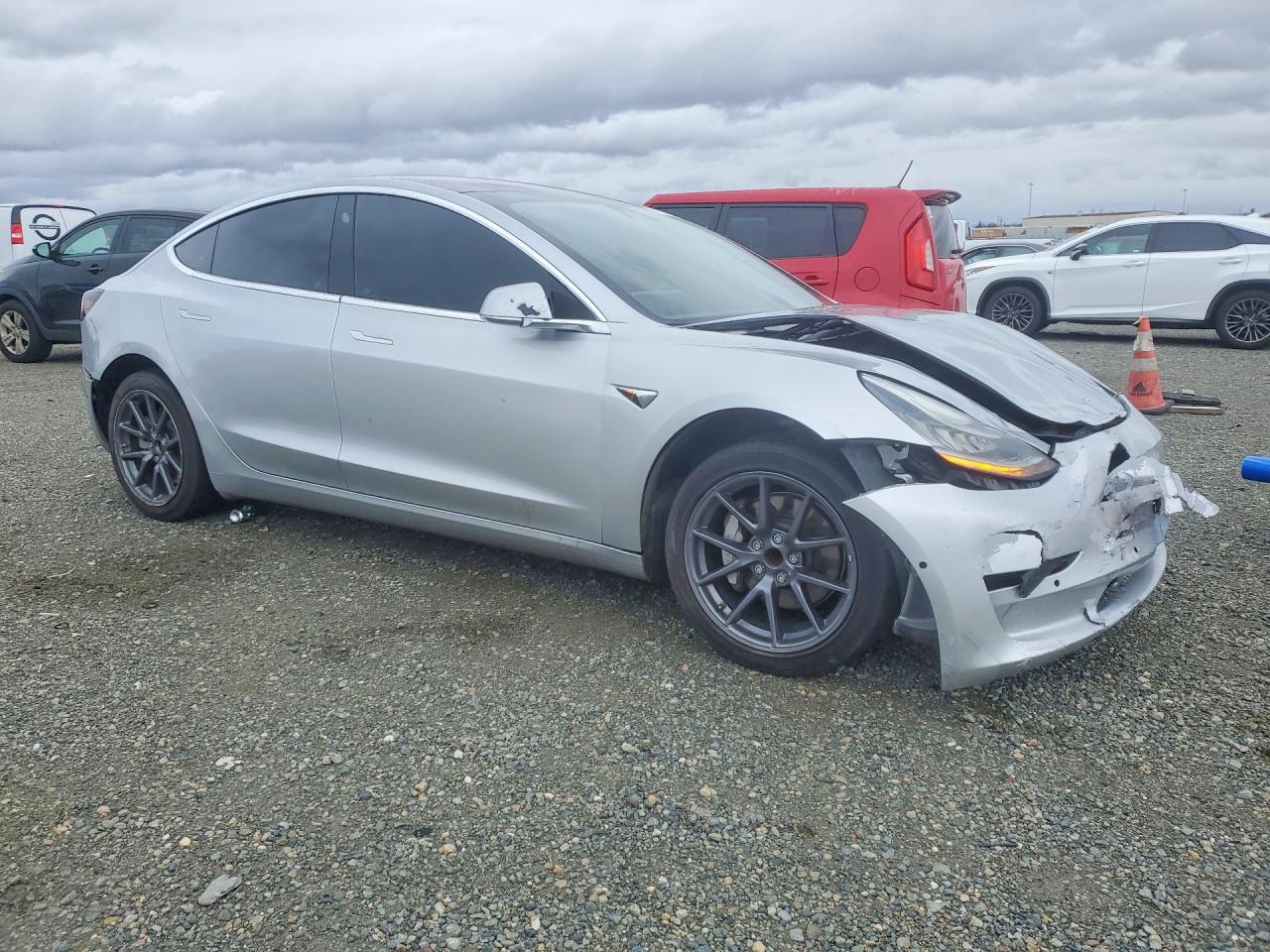 2018 TESLA MODEL 3 photo 4