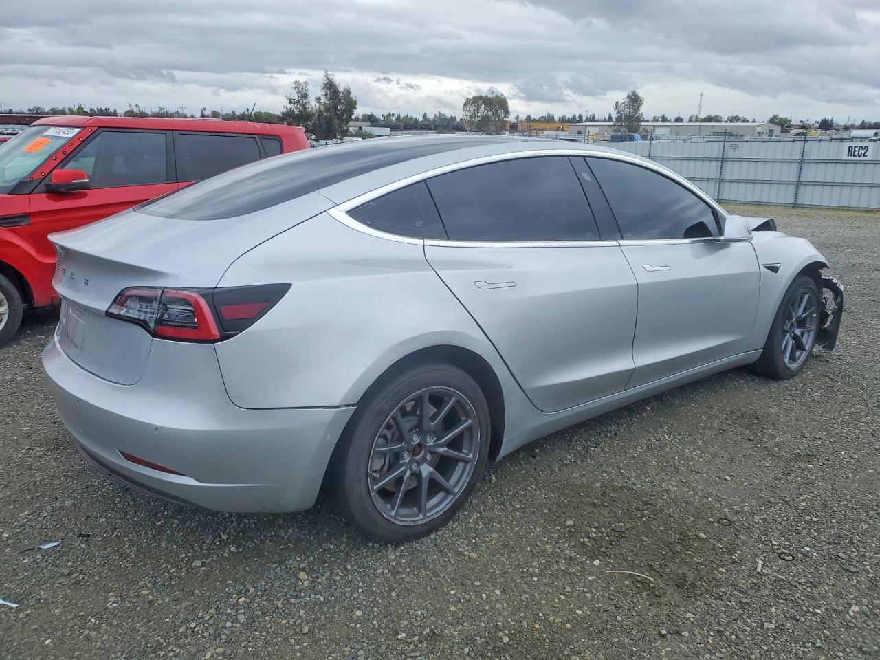 2018 TESLA MODEL 3 photo 3