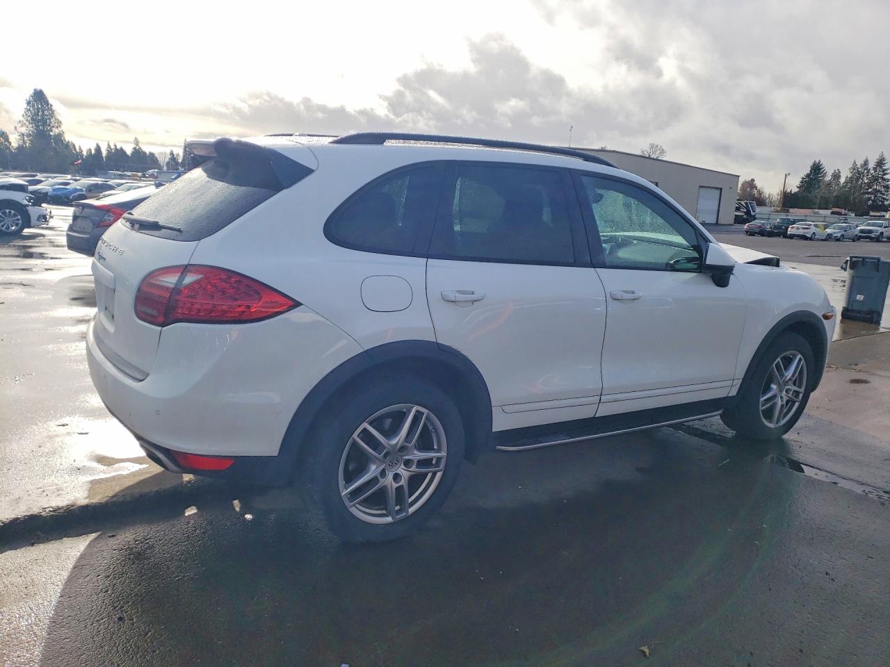 2012 PORSCHE CAYENNE photo 5