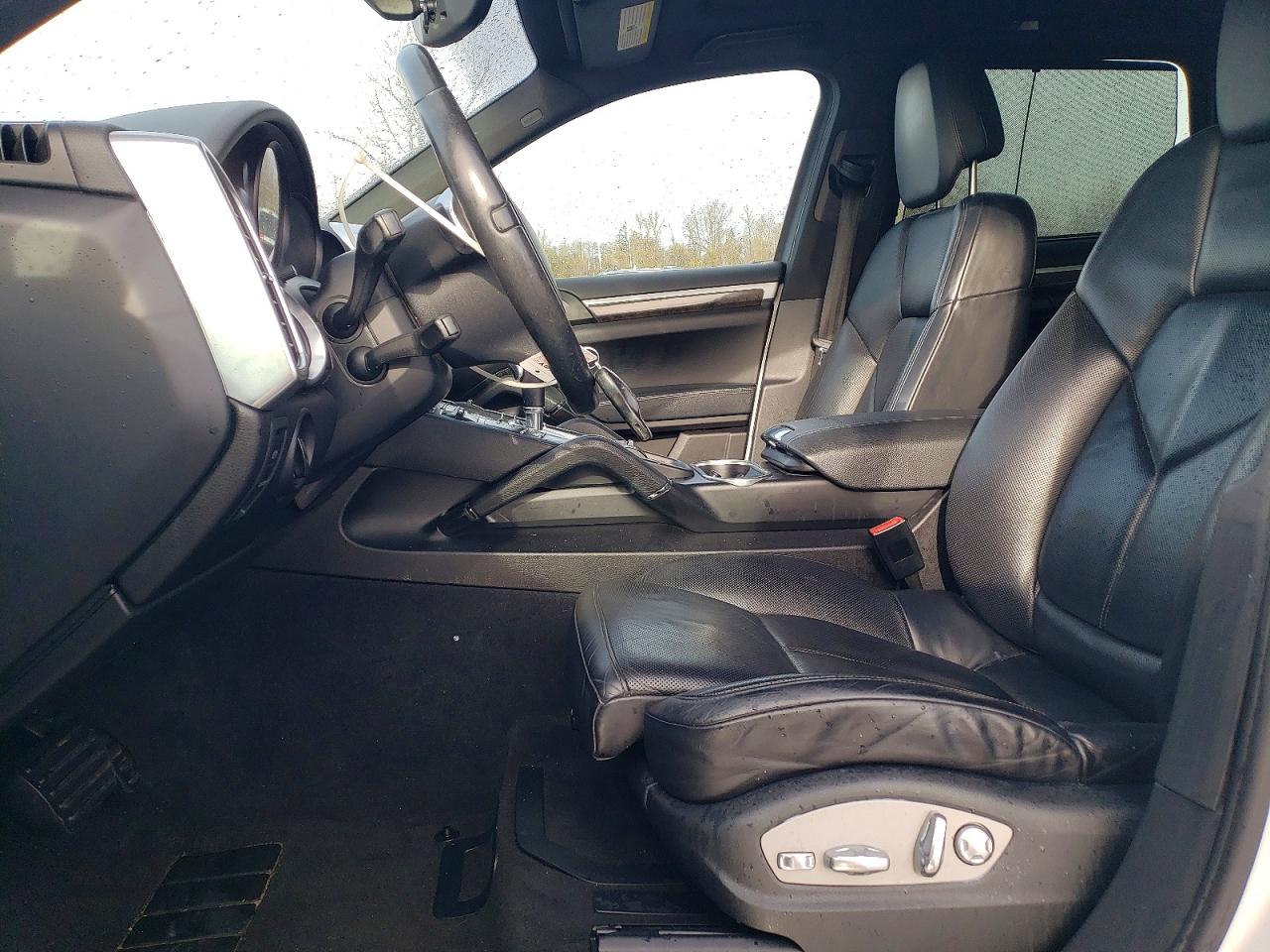 2012 PORSCHE CAYENNE photo 13