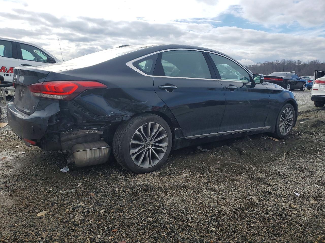 2015 HYUNDAI GENESIS 3.8L photo 3