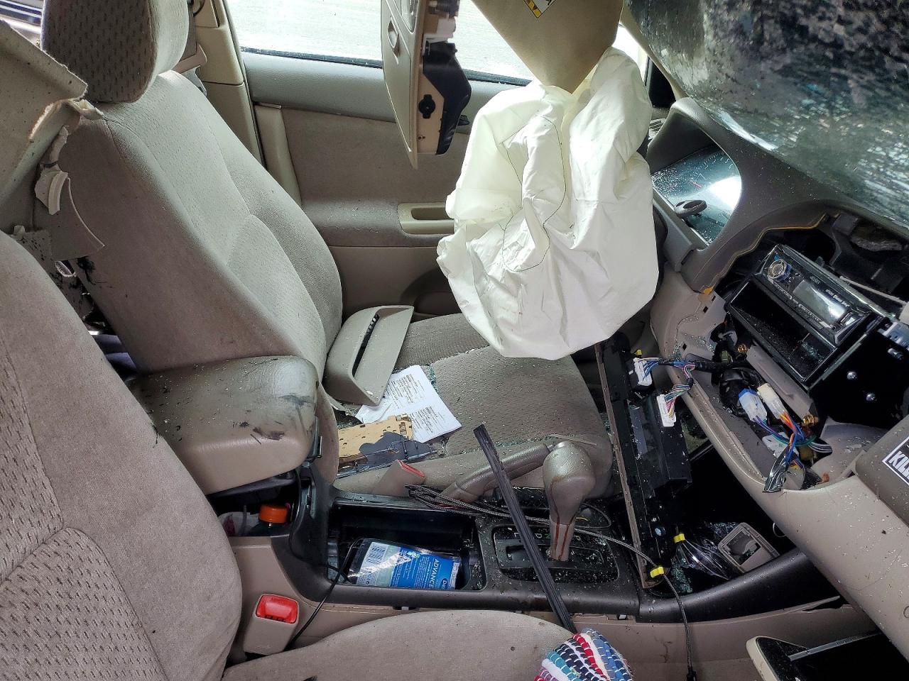 2004 TOYOTA CAMRY LE photo 7