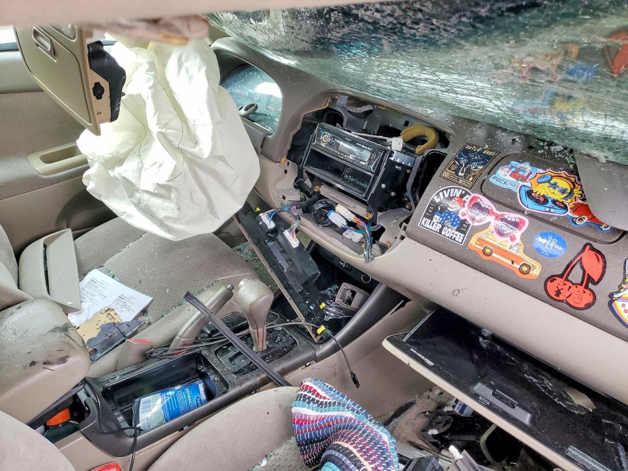 2004 TOYOTA CAMRY LE photo 8