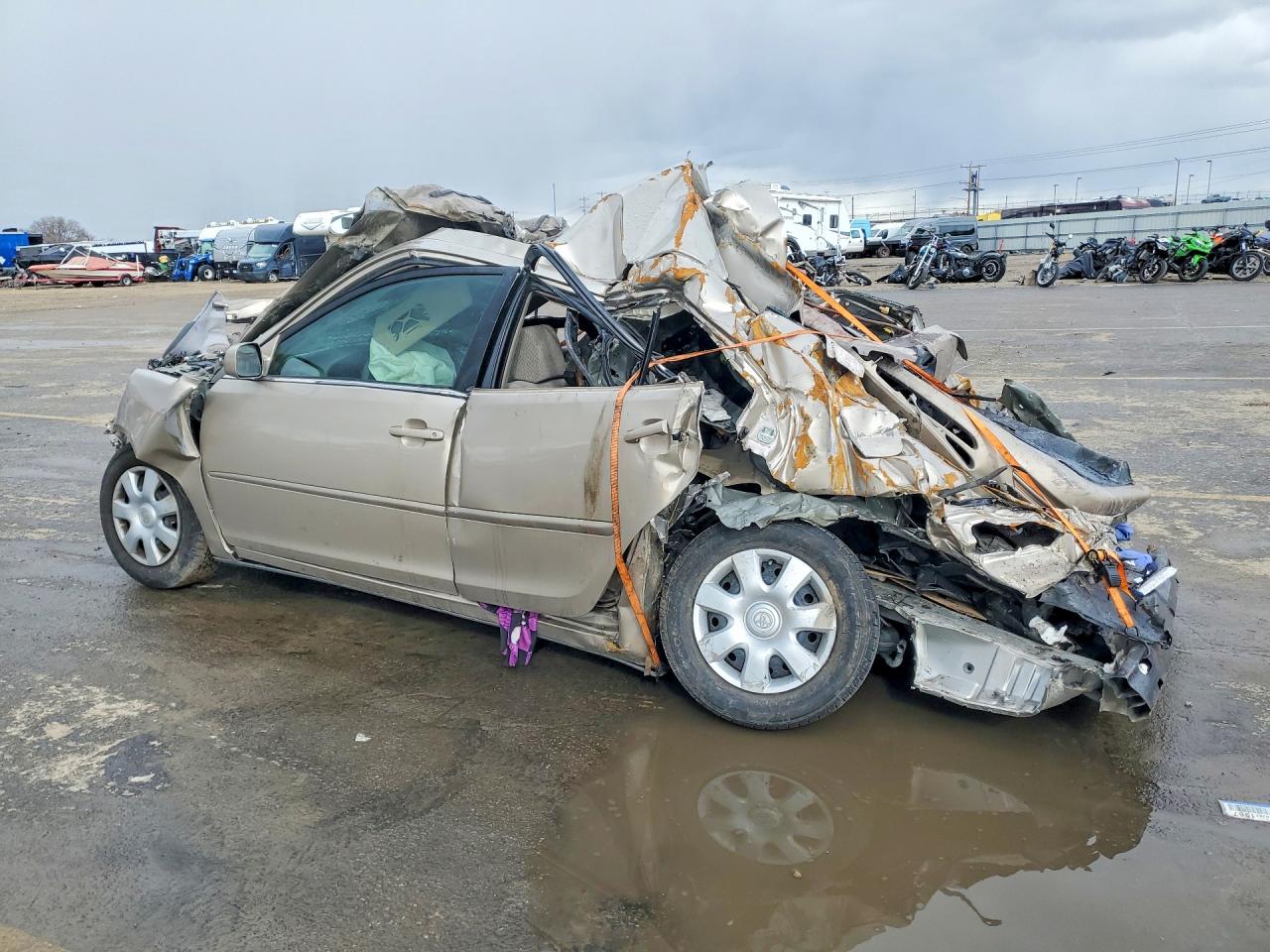 2004 TOYOTA CAMRY LE photo 2
