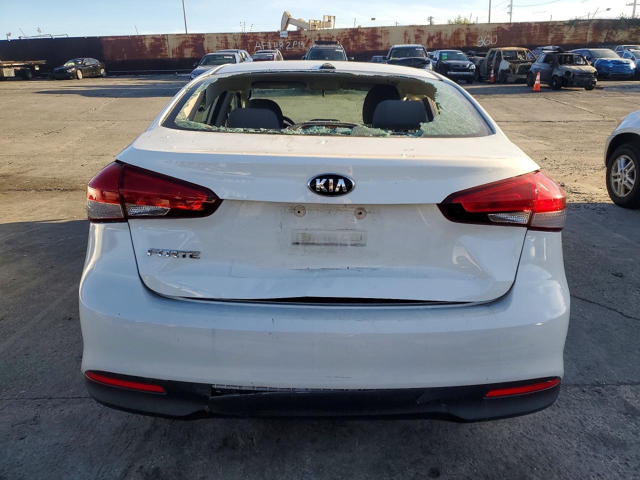 2017 KIA FORTE LX photo 6