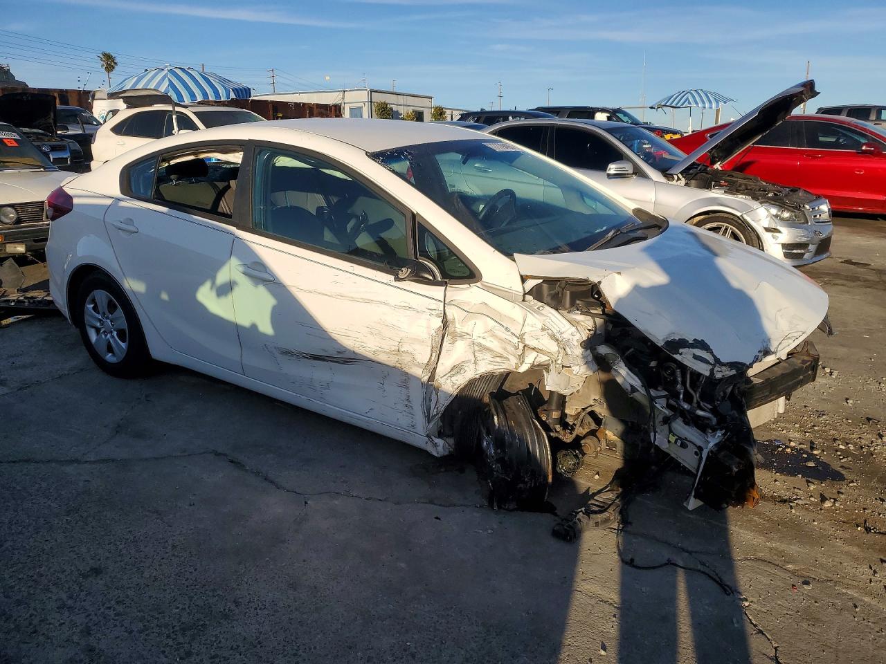 2017 KIA FORTE LX photo 4