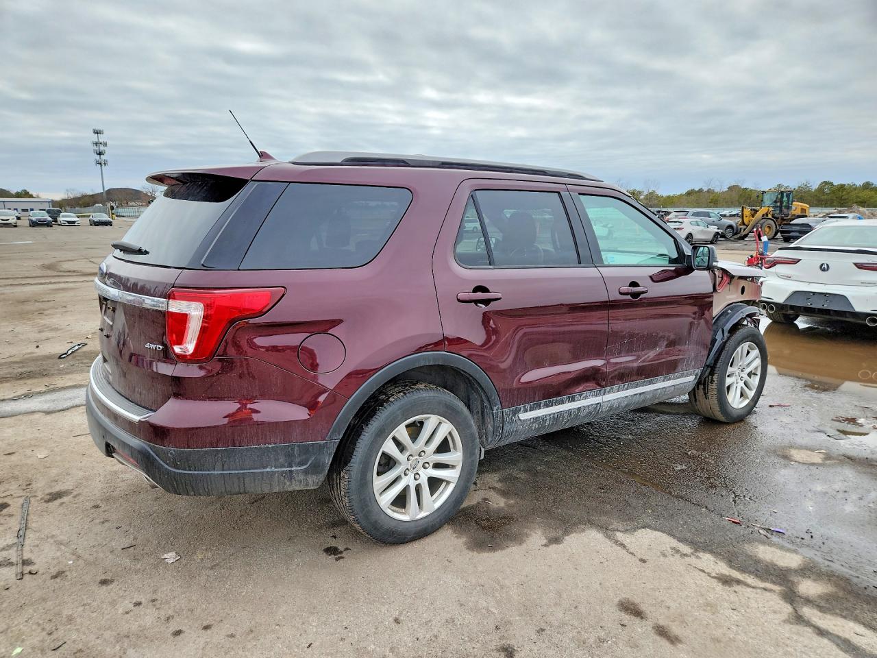2018 FORD EXPLORER XLT photo 3