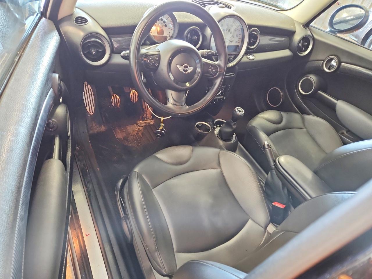 2012 MINI COOPER S photo 22