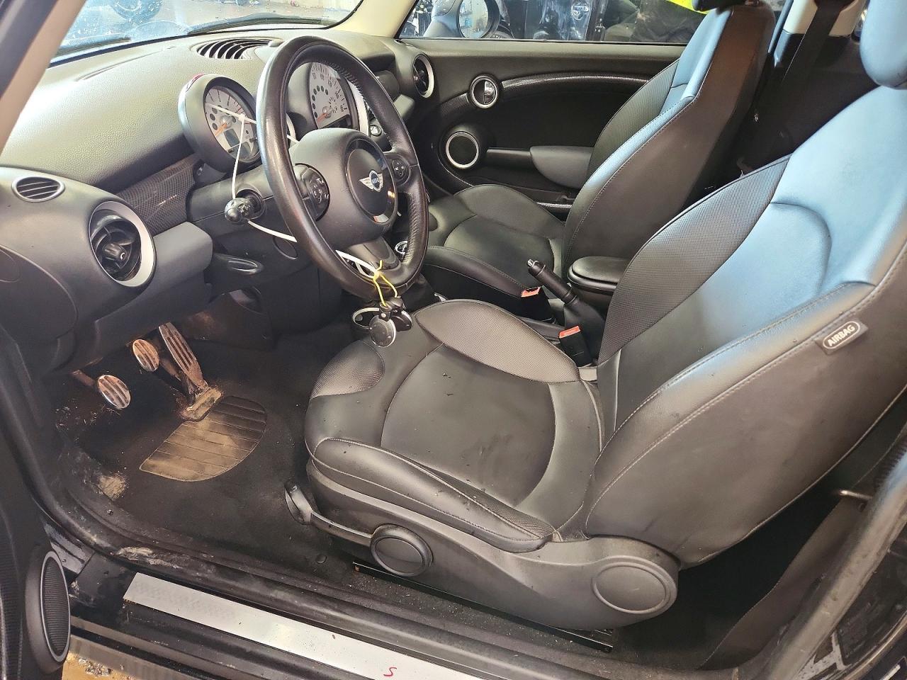 2012 MINI COOPER S photo 19
