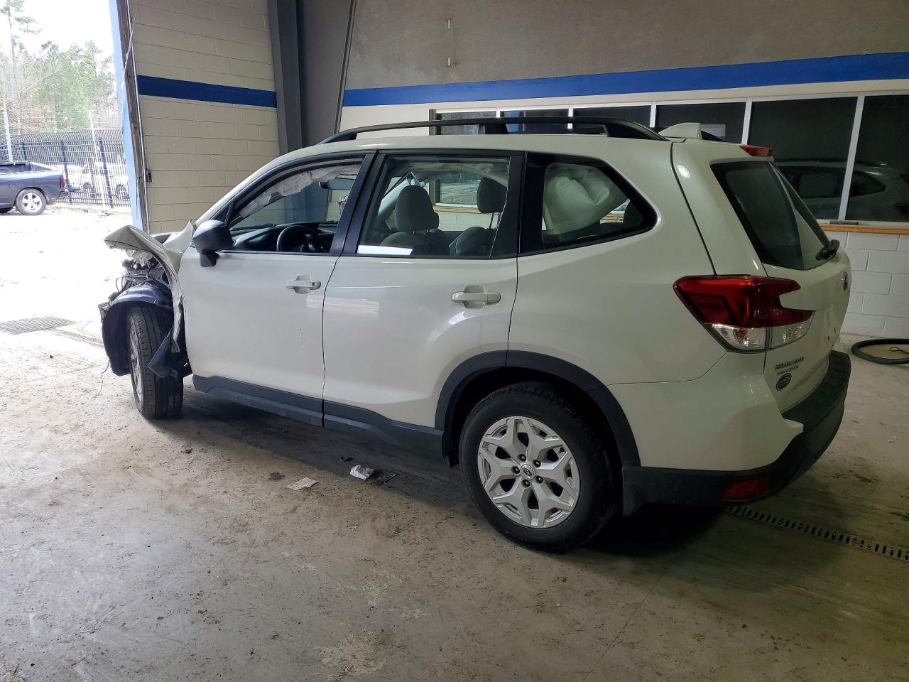 2020 SUBARU FORESTER photo 2