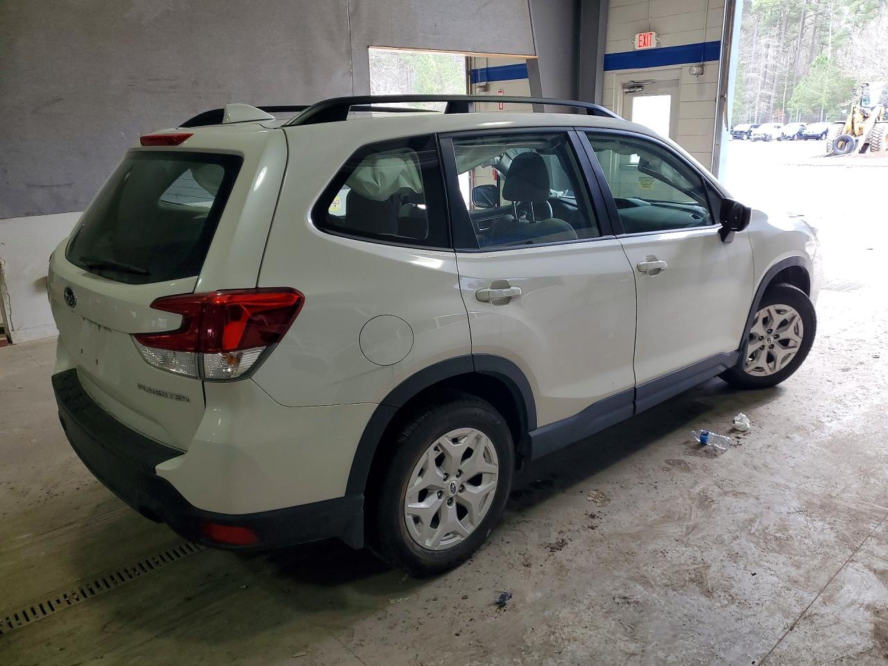 2020 SUBARU FORESTER photo 3