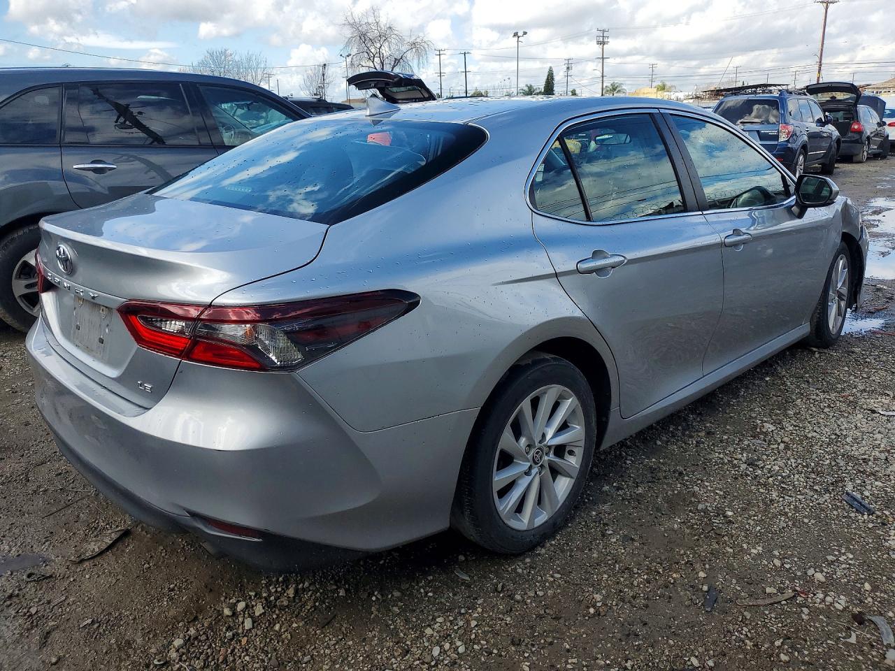 2023 TOYOTA CAMRY LE photo 5