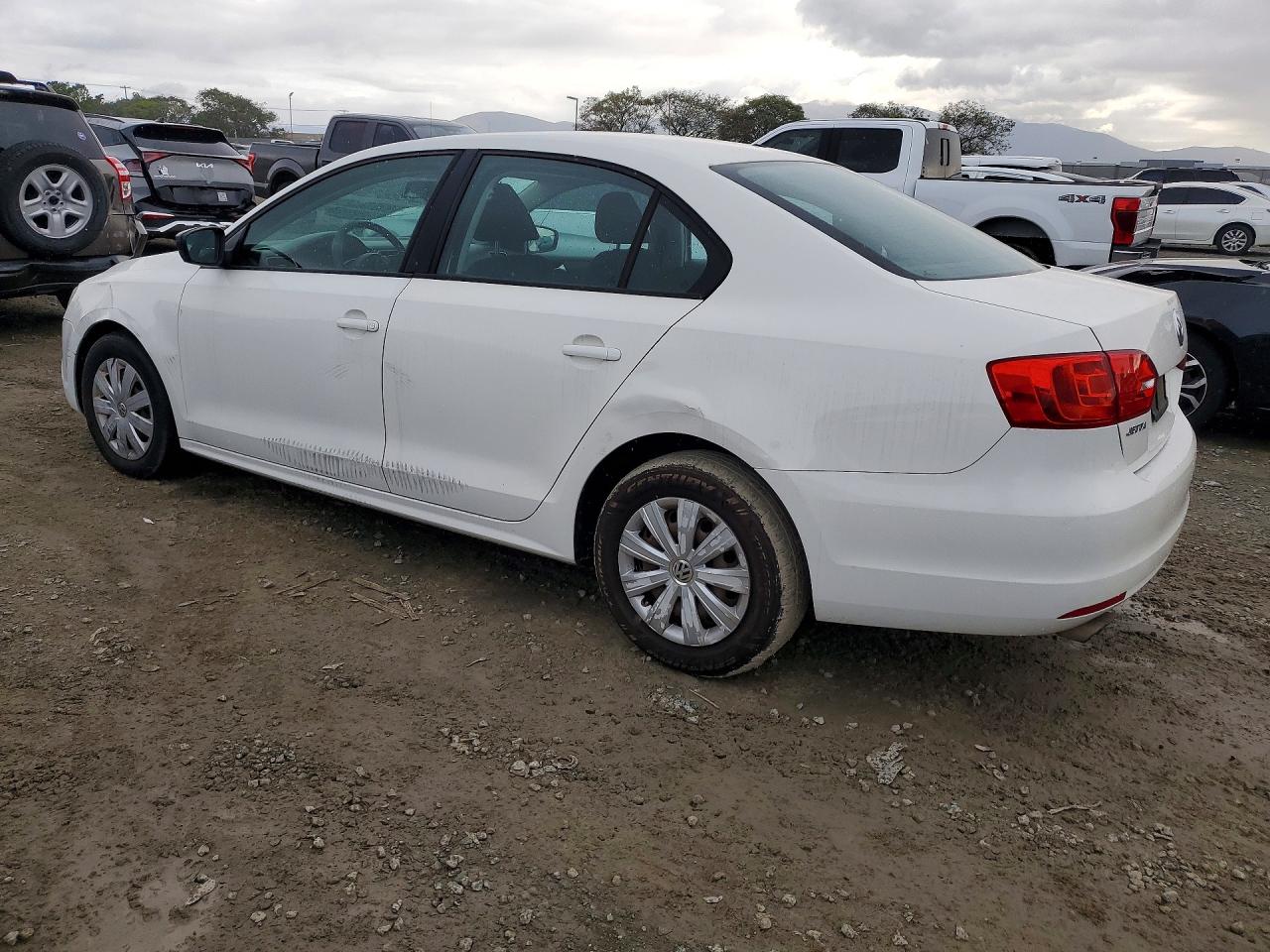 2013 VOLKSWAGEN JETTA BASE photo 3