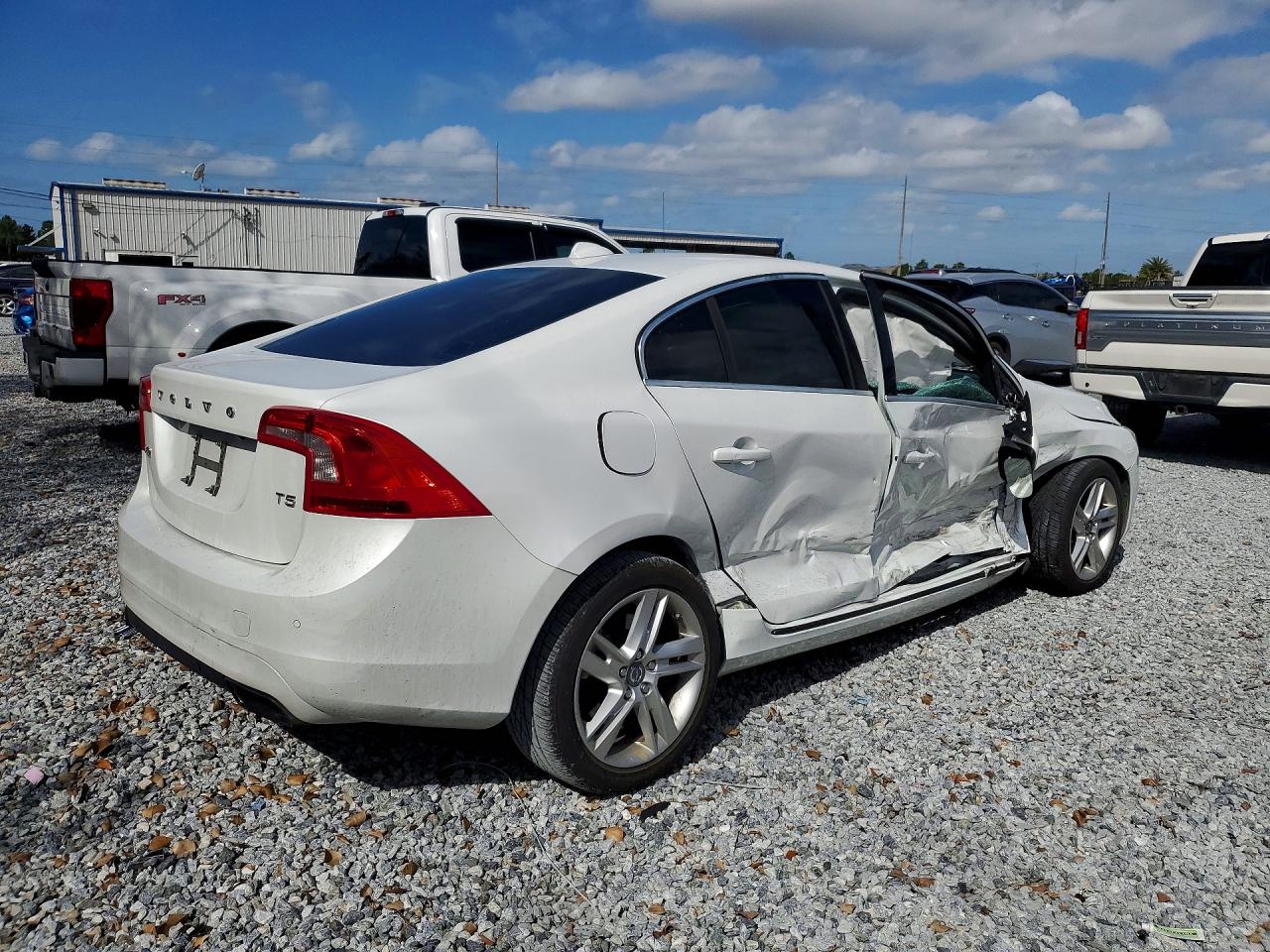 2015 VOLVO S60 PLATINUM photo 3