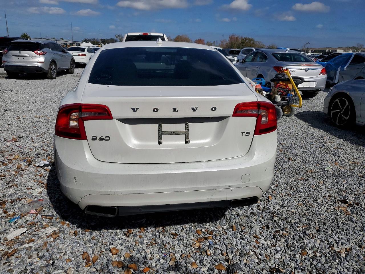 2015 VOLVO S60 PLATINUM photo 6