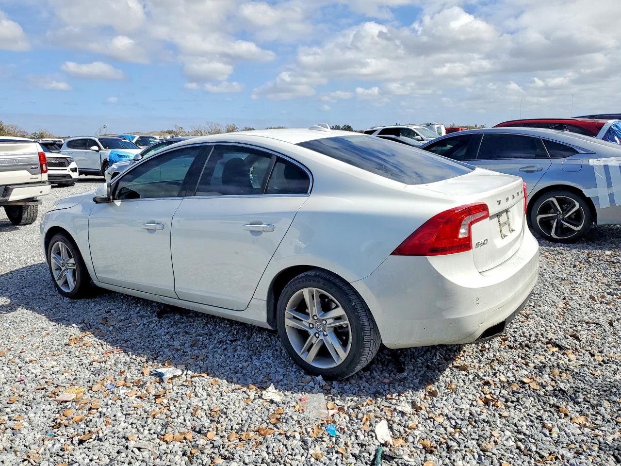 2015 VOLVO S60 PLATINUM photo 2