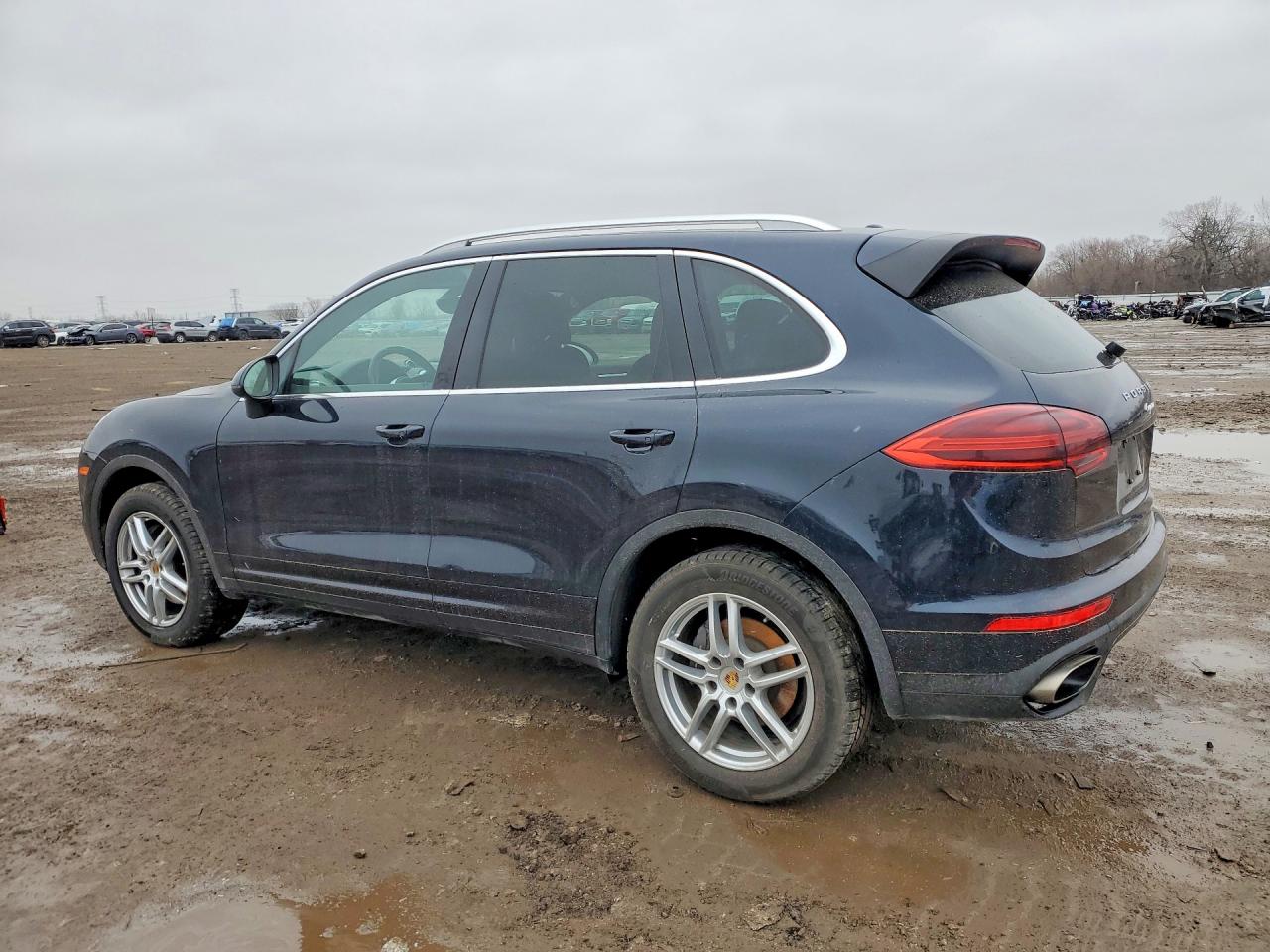 2017 PORSCHE CAYENNE photo 3