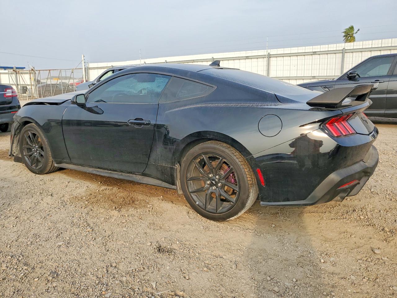 2024 FORD MUSTANG photo 3