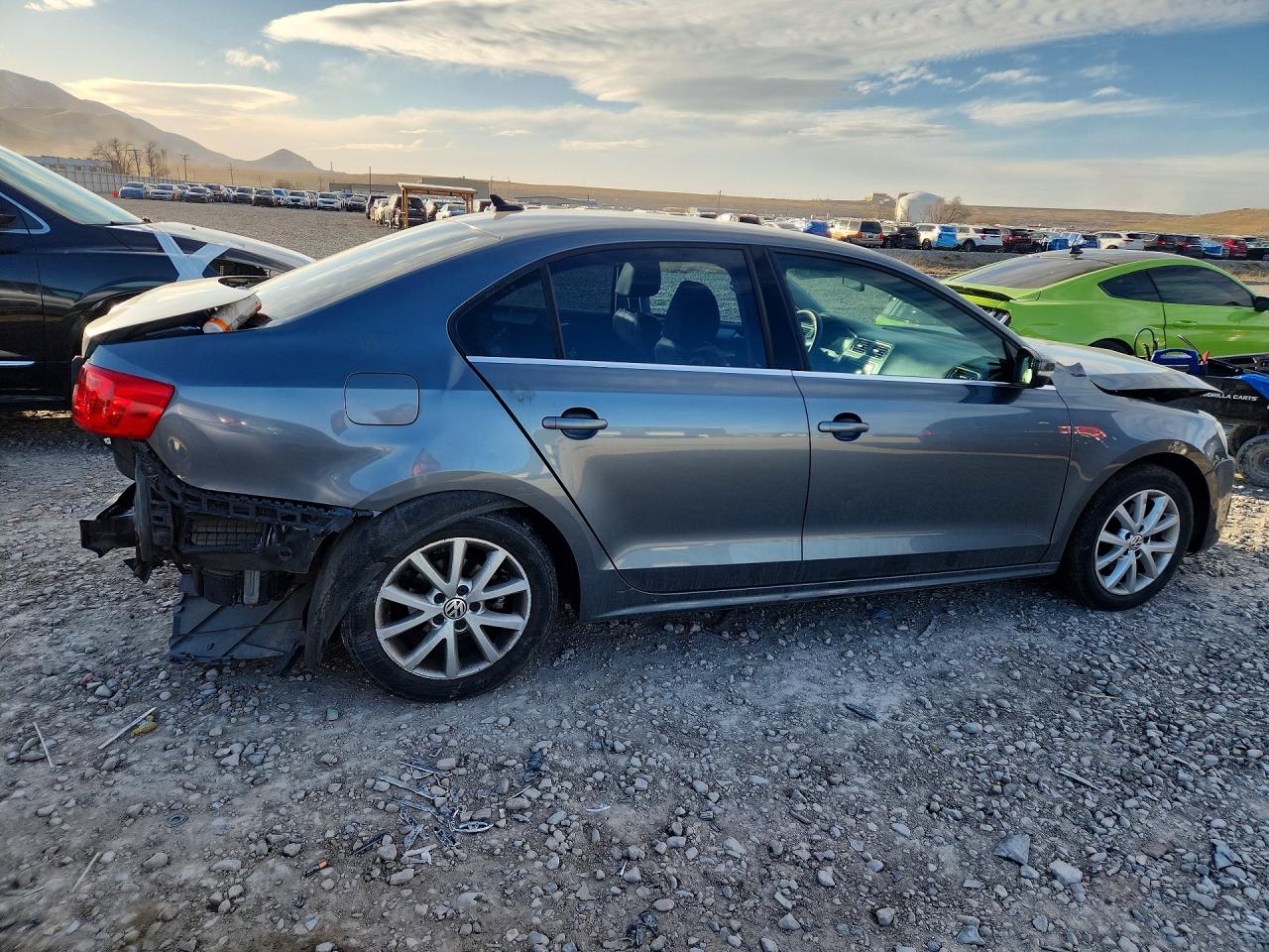 2013 VOLKSWAGEN JETTA SE photo 3