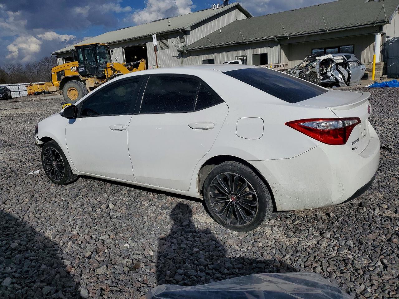 2014 TOYOTA COROLLA L photo 3