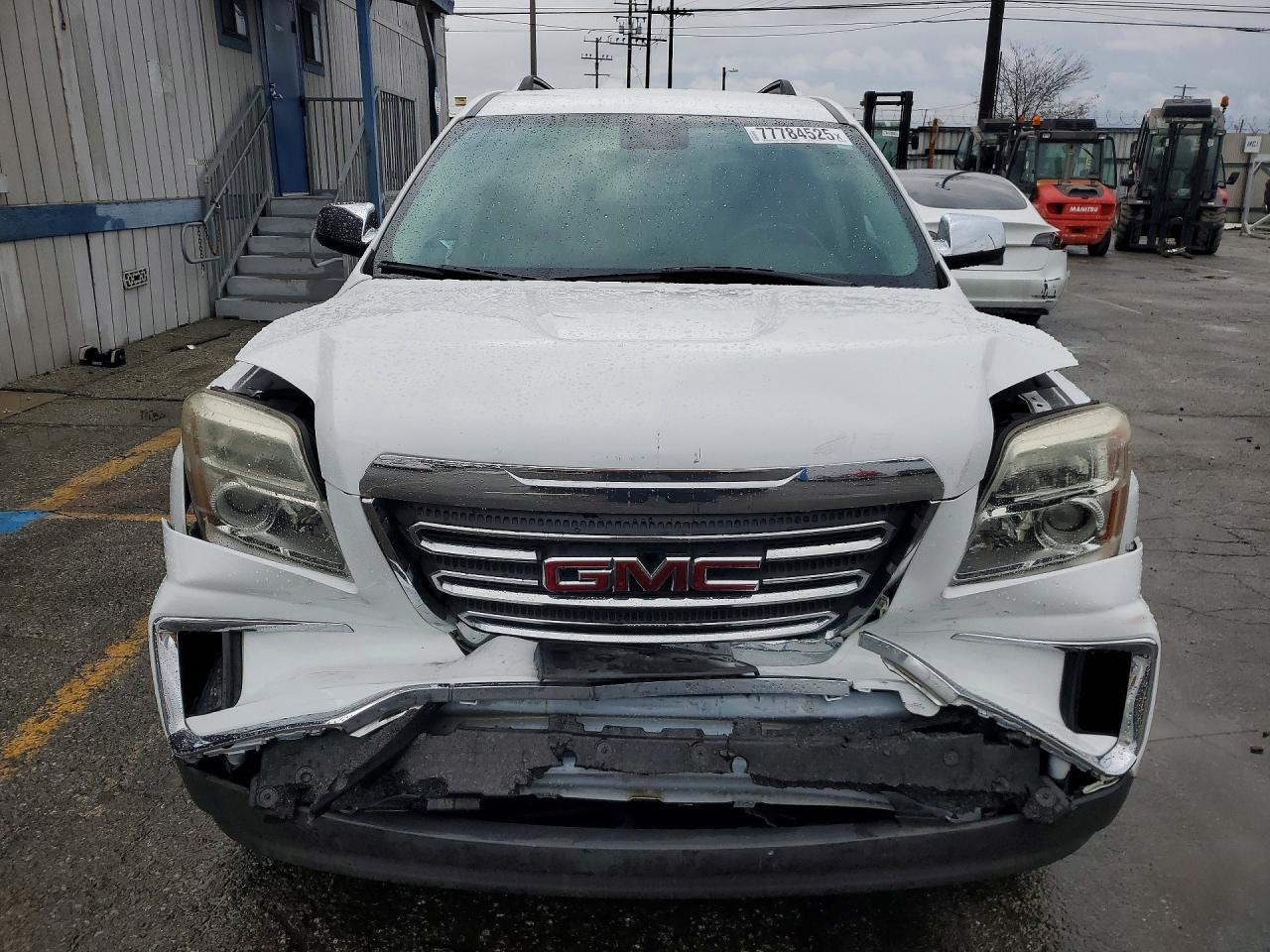2017 GMC TERRAIN SLT photo 5