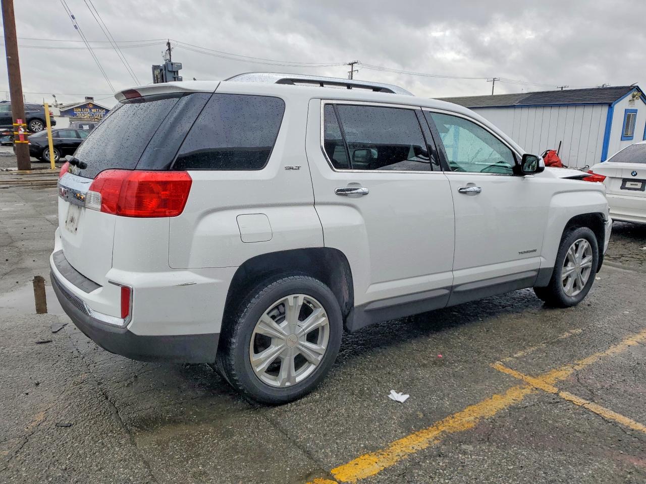 2017 GMC TERRAIN SLT photo 3