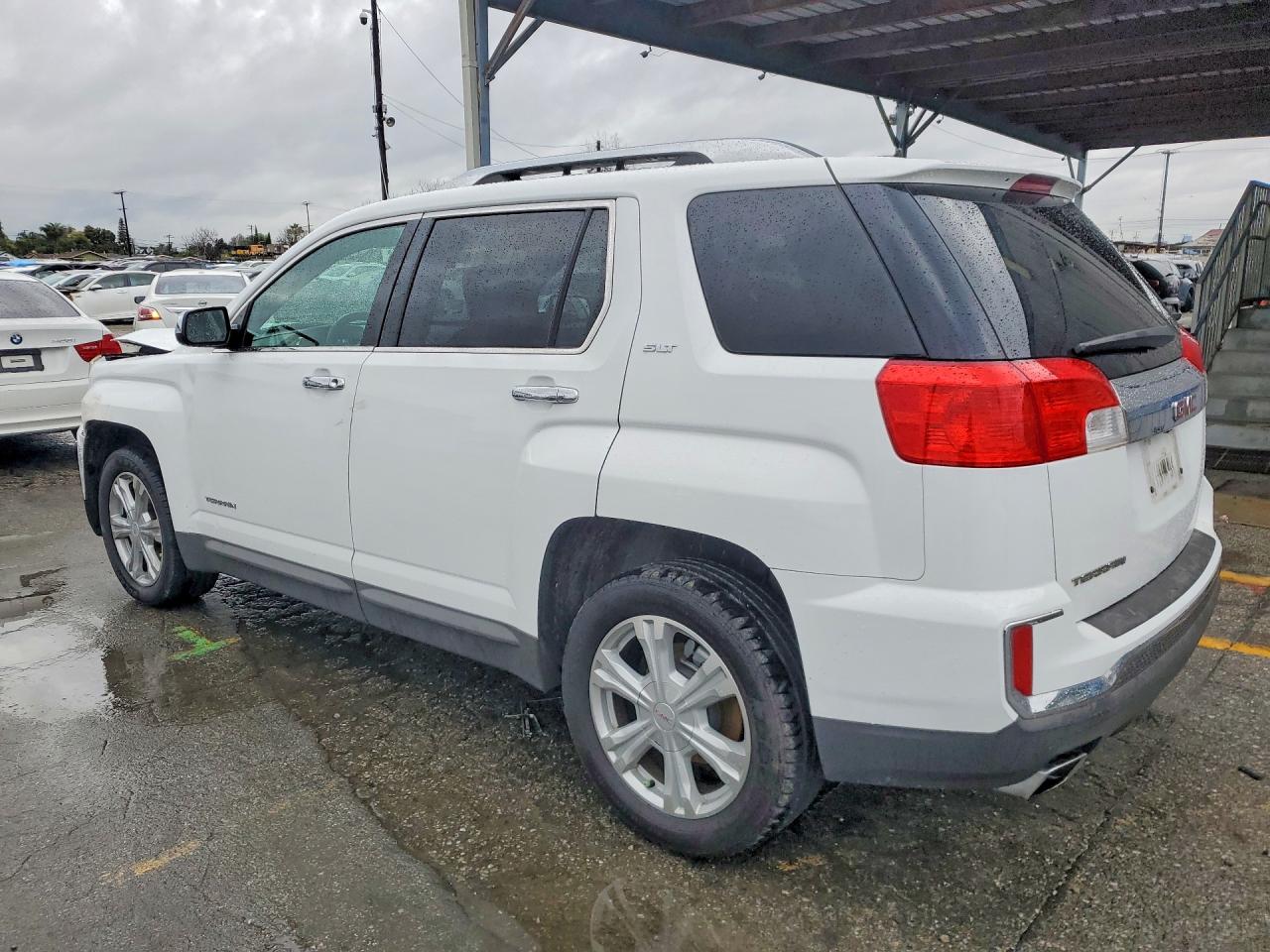2017 GMC TERRAIN SLT photo 2