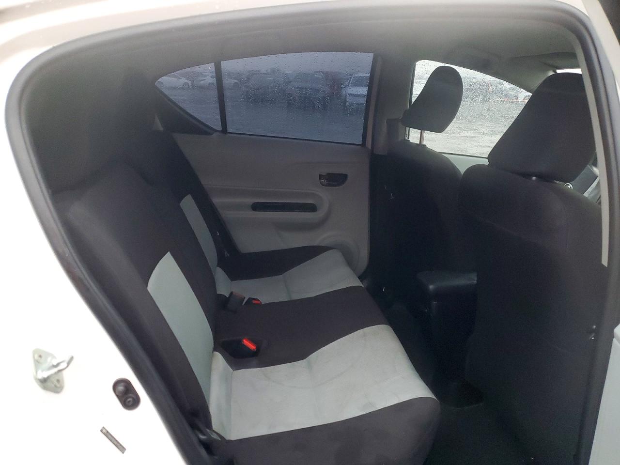 2012 TOYOTA PRIUS C photo 28