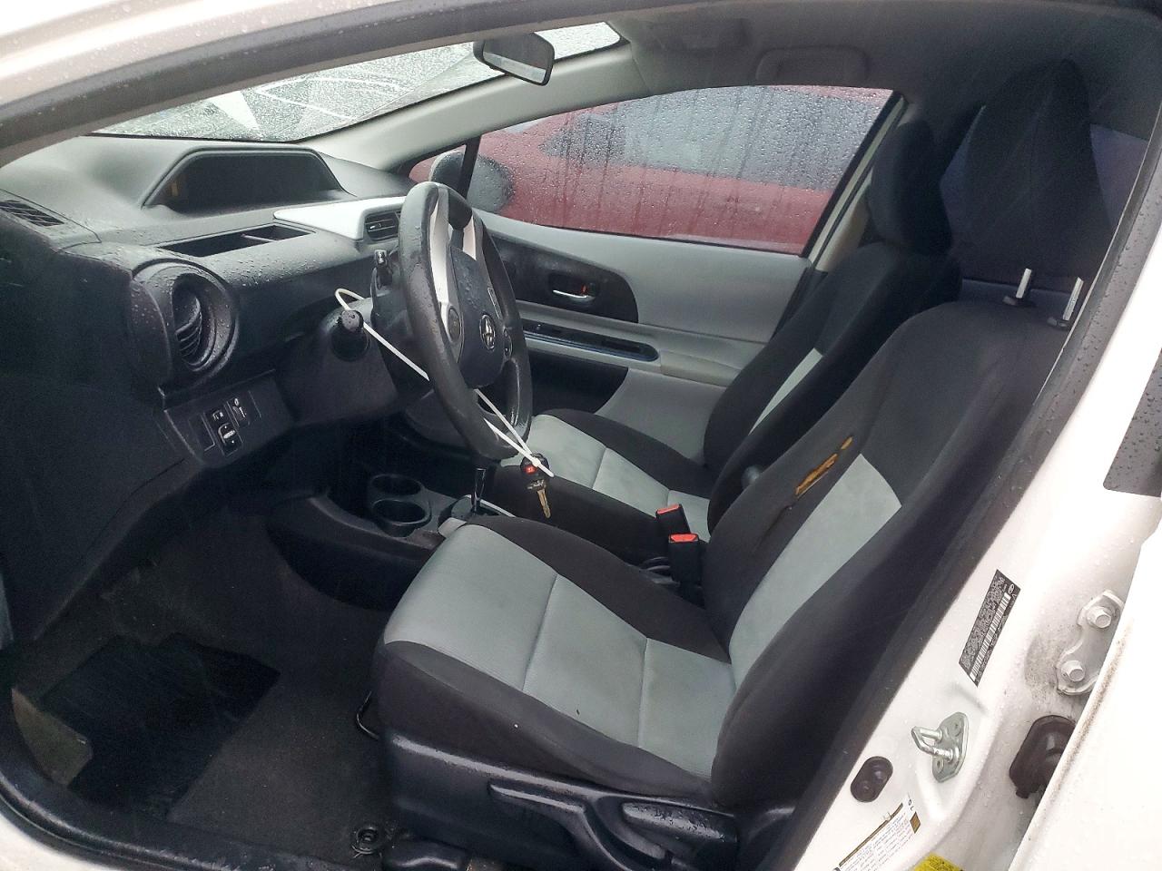 2012 TOYOTA PRIUS C photo 19
