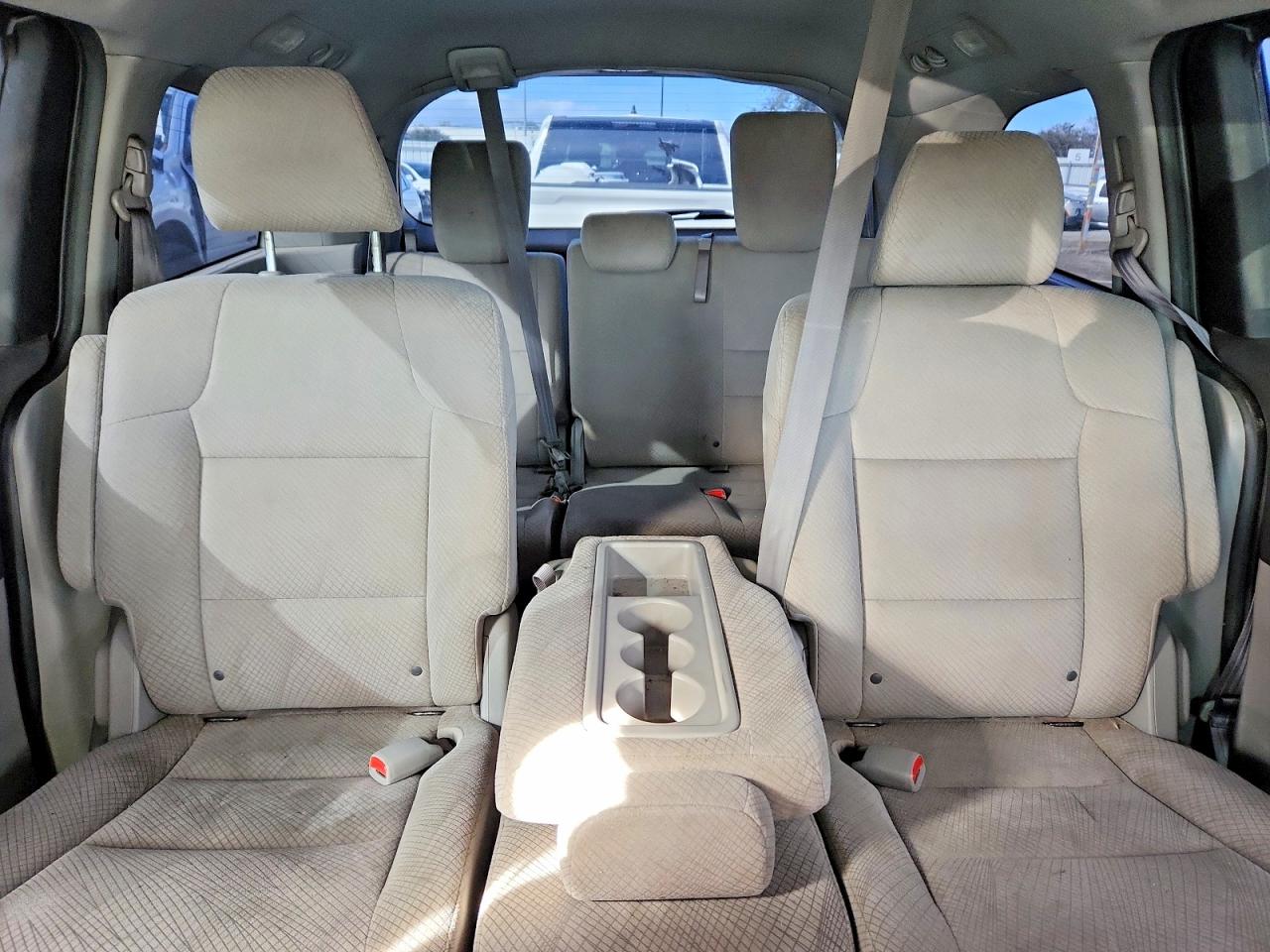 2016 HONDA ODYSSEY SE photo 10