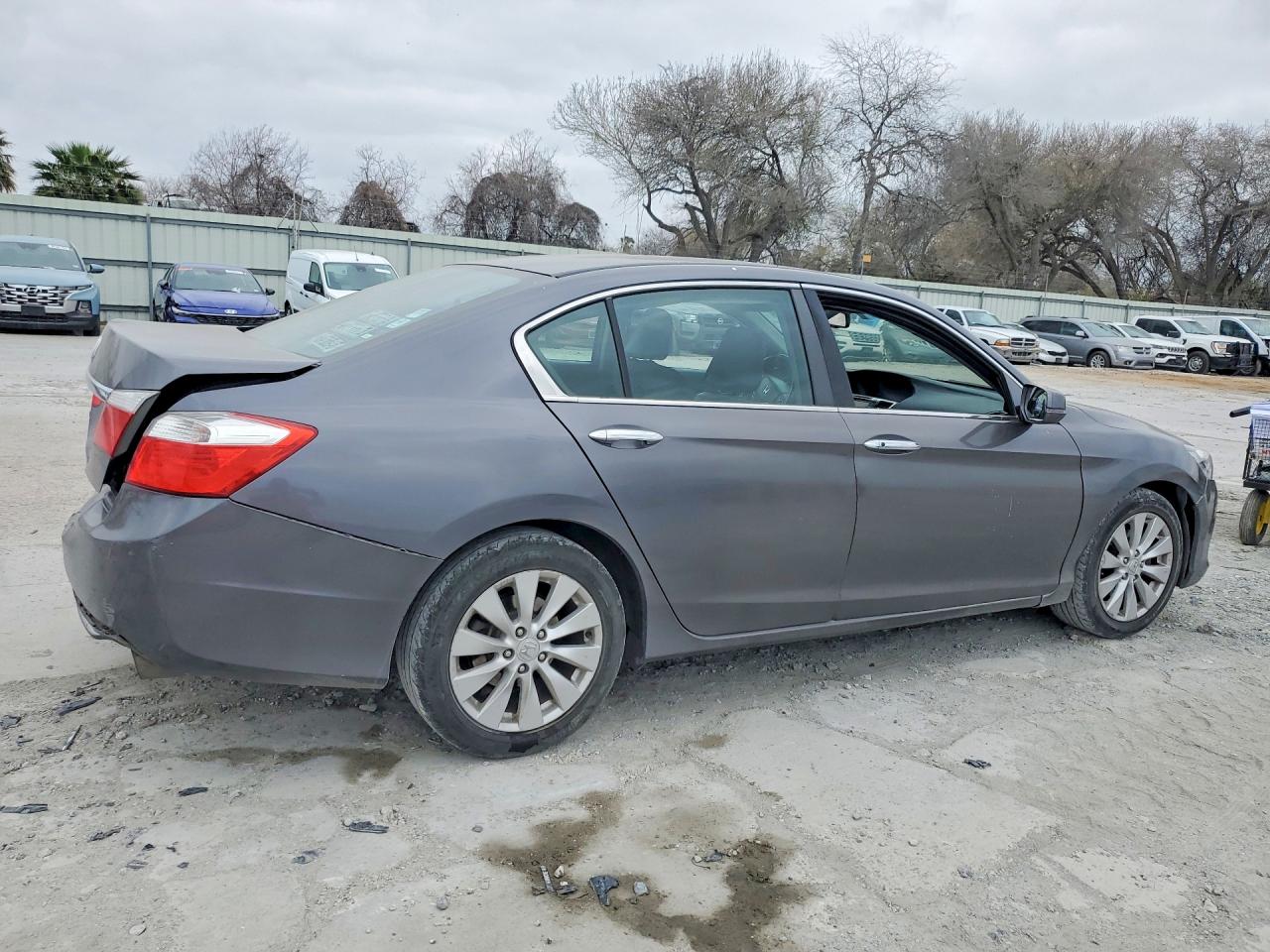 2013 HONDA ACCORD photo 5