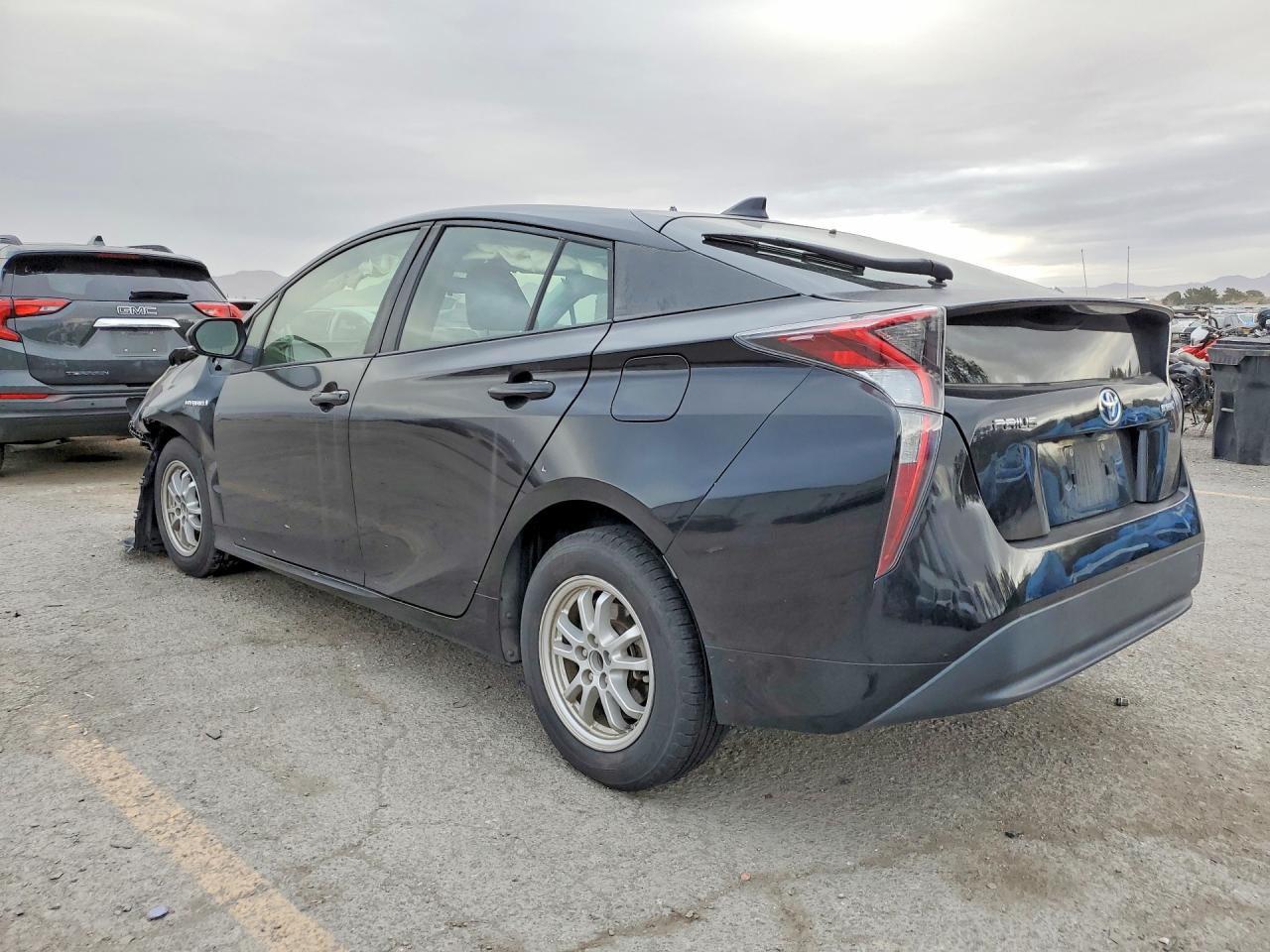 2016 TOYOTA PRIUS photo 4