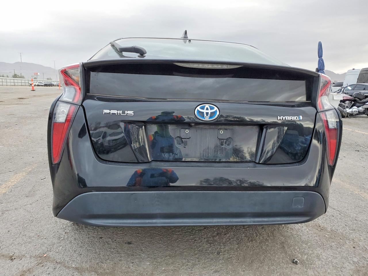 2016 TOYOTA PRIUS photo 16