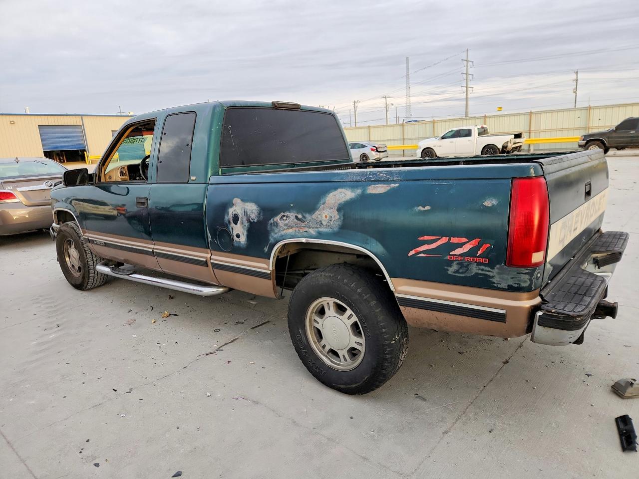 1997 CHEVROLET GMT-400 K1500 photo 2