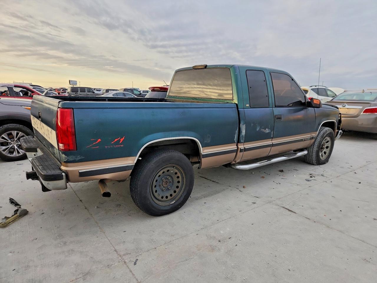 1997 CHEVROLET GMT-400 K1500 photo 3