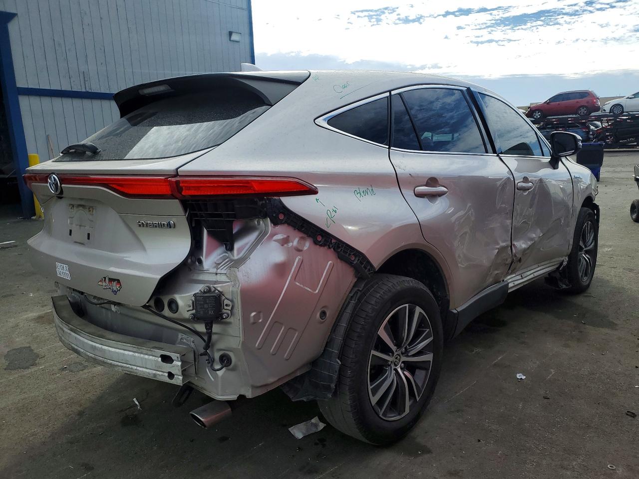 2021 TOYOTA VENZA LE photo 3