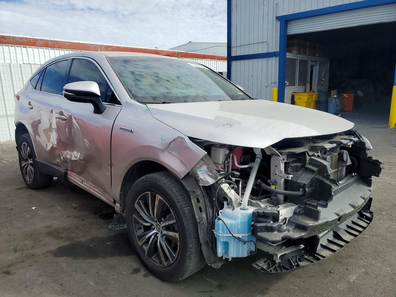 2021 TOYOTA VENZA LE photo 4
