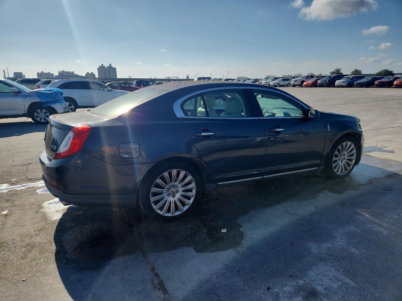 2013 LINCOLN MKS photo 3