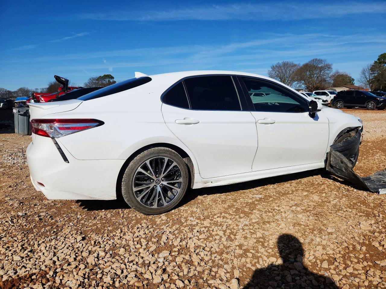 2020 TOYOTA CAMRY SE photo 5