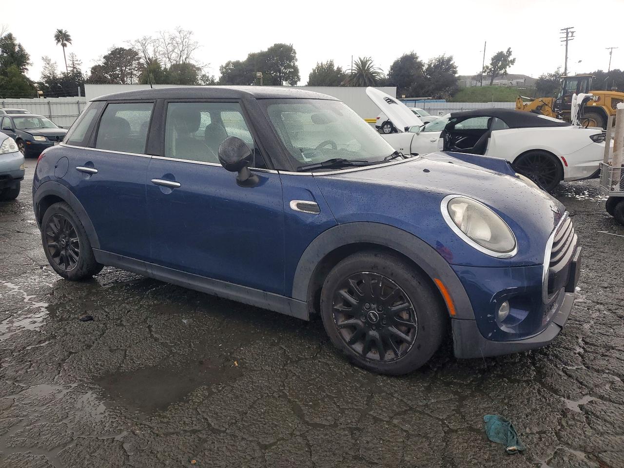 2017 MINI COOPER photo 4