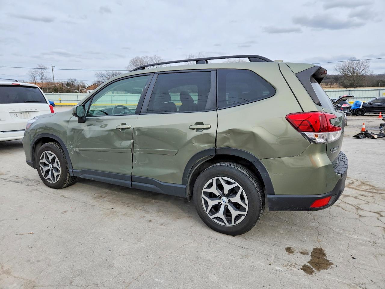 2021 SUBARU FORESTER PREMIUM photo 2