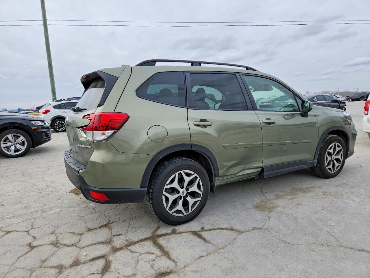 2021 SUBARU FORESTER PREMIUM photo 3